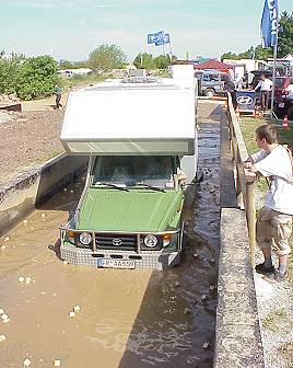 Vorfhrung: Fahrzeug mit Reutter-Achsen geht (nicht) baden ...