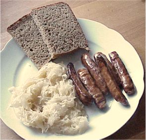 Rostbratwrstl mit Sauerkraut ...